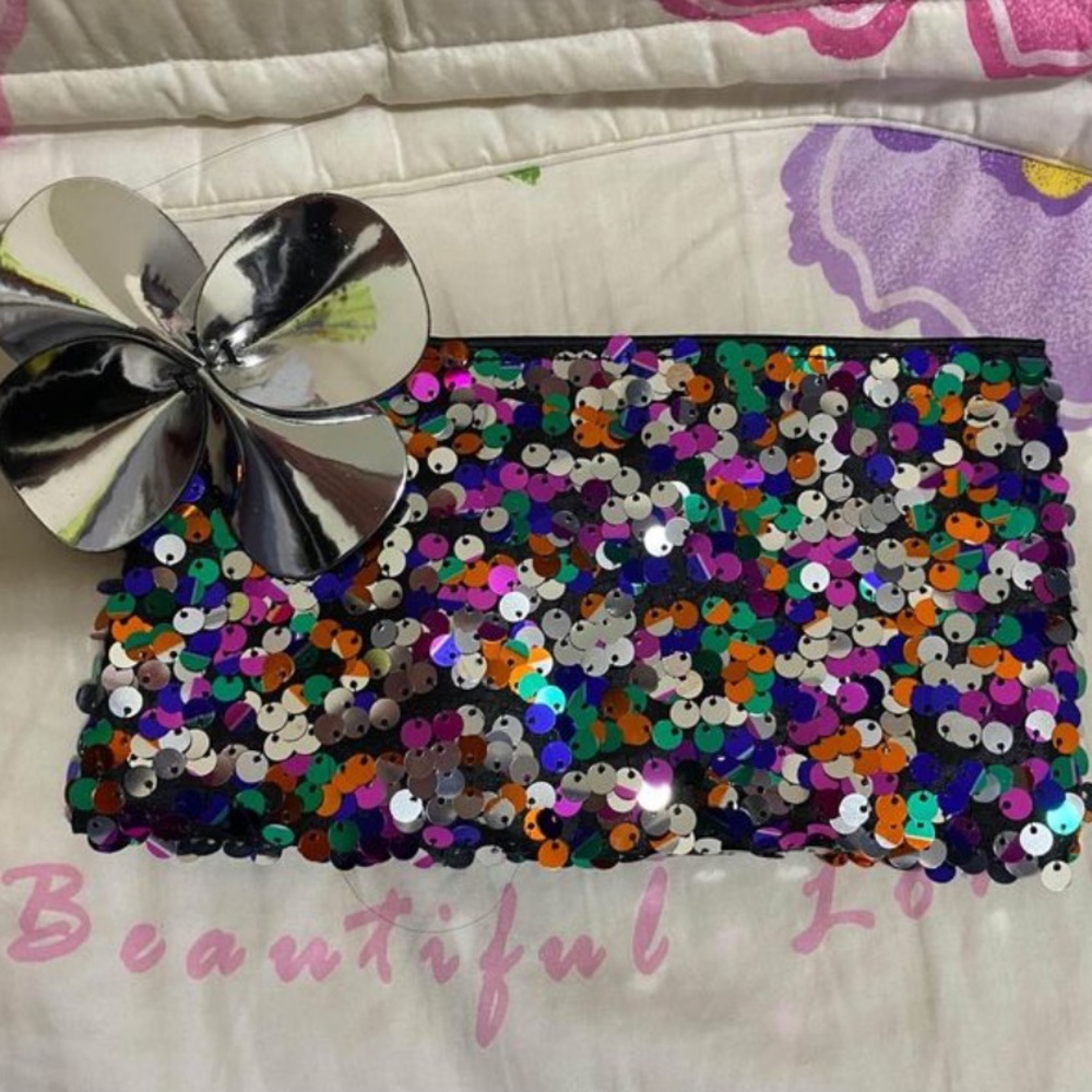 MAC Cosmetics Holiday 2020 Sequin Make Up Bag